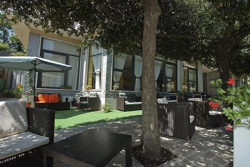 Hotel Mediterraneo 끼안챠노테르메
