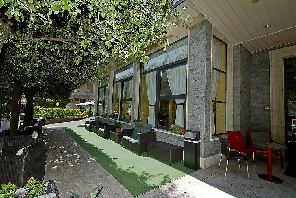 Hotel Mediterraneo 끼안챠노테르메 3*,