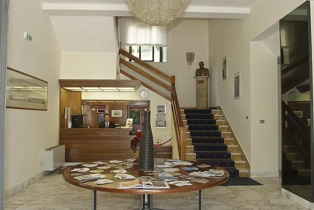Hotel Mediterraneo 끼안챠노테르메