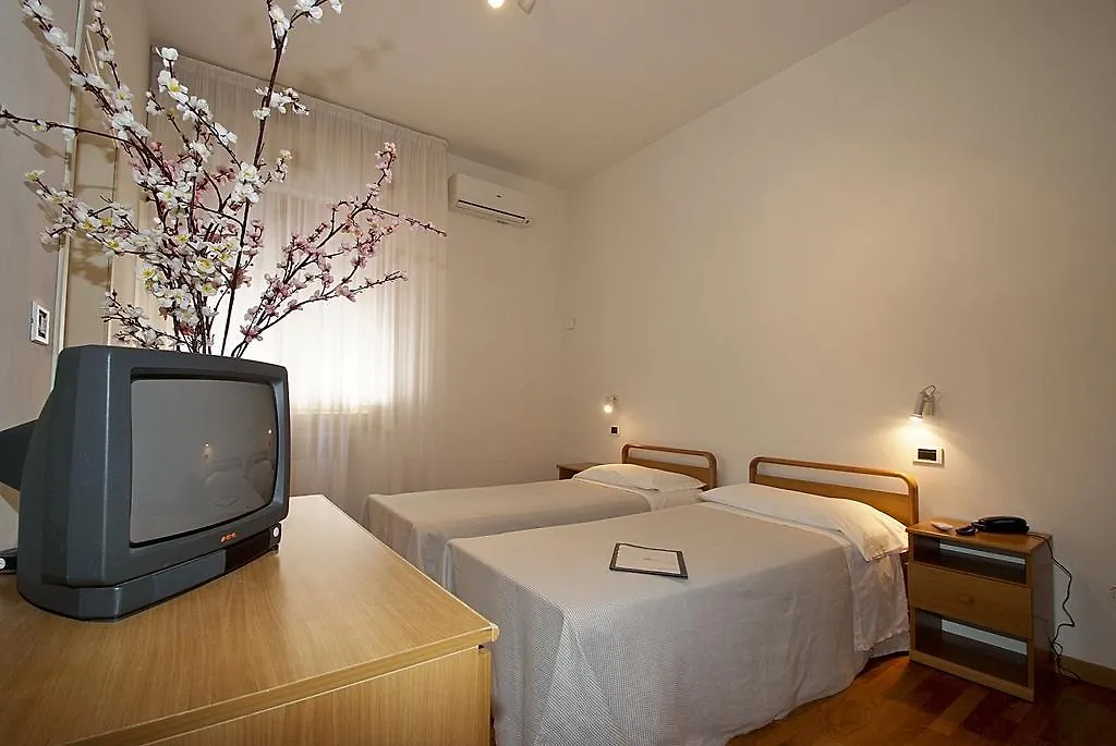 Hotel Mediterraneo Chianciano Terme 3*,  Italia